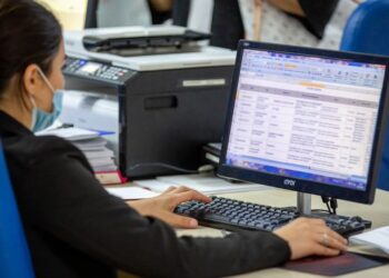 Казахстан планирует учредить день работников в сфере государственных услуг