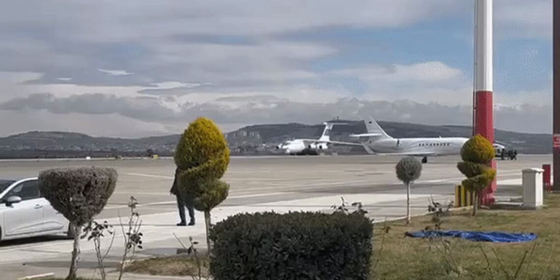 Самолет с казахстанскими спасателями прибыл в Газиантеп