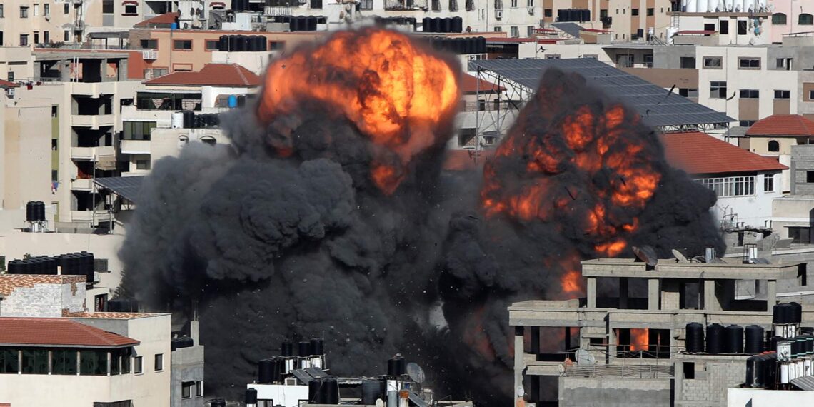 Израиль нанес удары по объектам производства оружия в Палестине