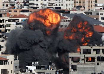 Израиль нанес удары по объектам производства оружия в Палестине