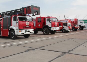 Пожарные столицы спасли 26 человек во время пожара в жилом здании