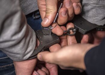 В Алматы задержана группа сбытчиков наркотических веществ