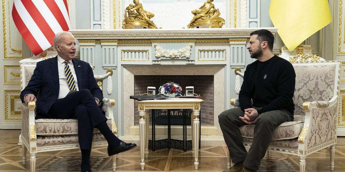 СМИ: Байден променял американцев на Украину