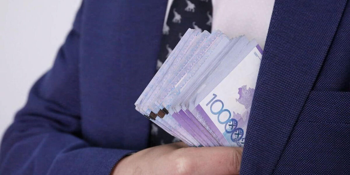 Предприниматели и должностное лицо госаудита осуждены за взятки