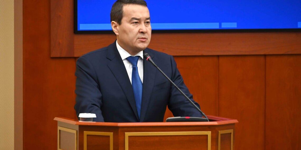Алихан Смаилов сохранил должность премьер-министра Казахстана
