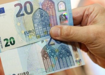 Казахстанка экстрадирована из Швеции за сбыт поддельных банкнот