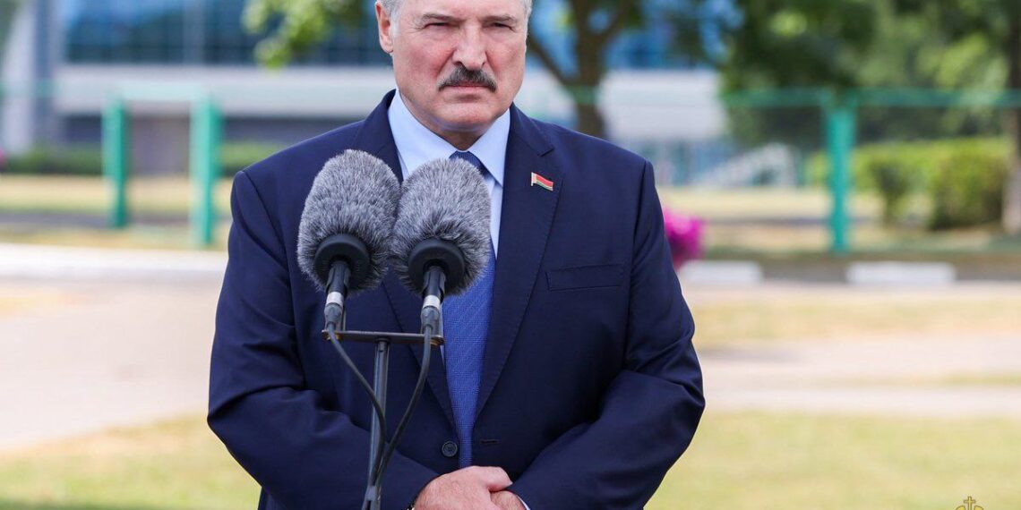 Лукашенко заявил о задержании террориста, готовившего нападения на самолет А-50