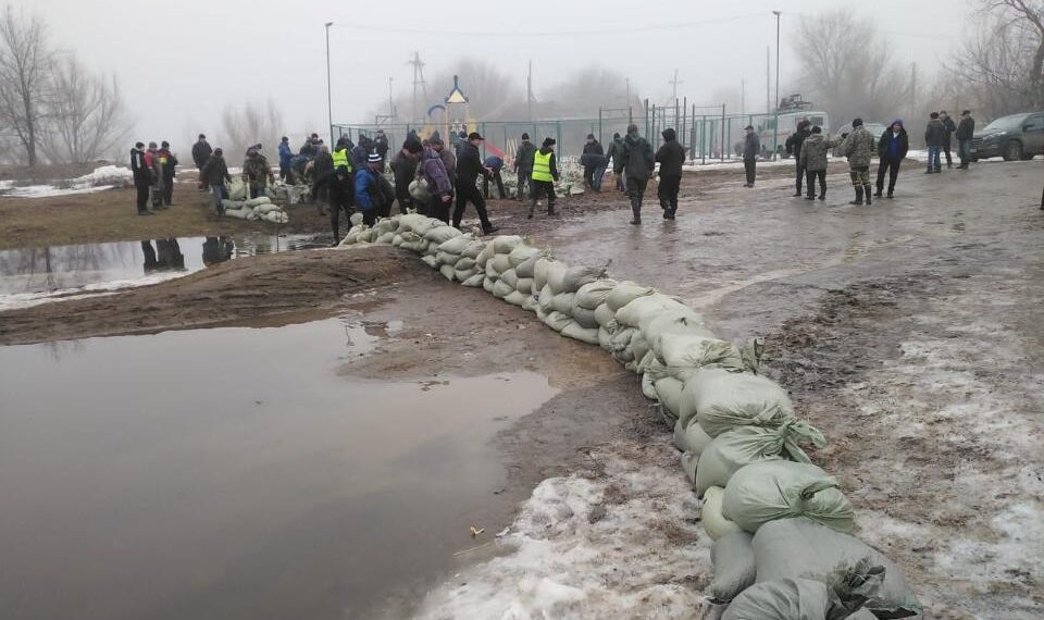 В ЗКО до сих пор идут противопаводковые мероприятия