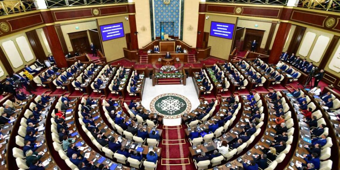 В Казахстане избрали председателей комитетов Мажилиса Парламента