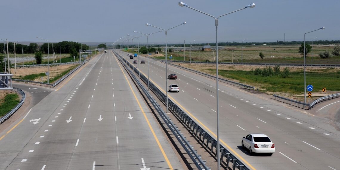 11 тысяч километров автодорог отремонтируют в Казахстане в 2023 году