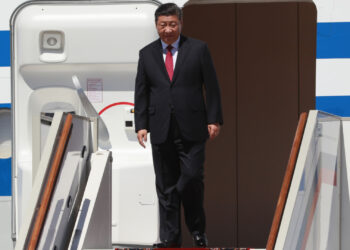 Лидер Китая прибыл в Москву