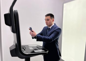 В Астане заработал терминал по выдаче документов