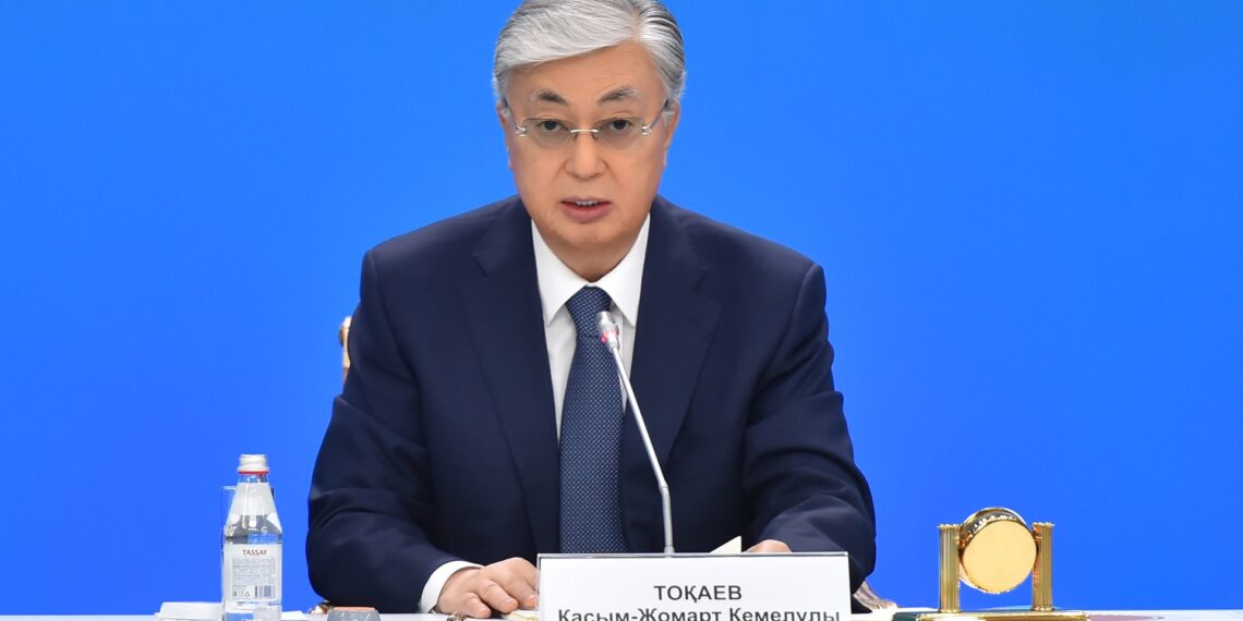 Токаев сообщил о возросшей ответственности депутатов