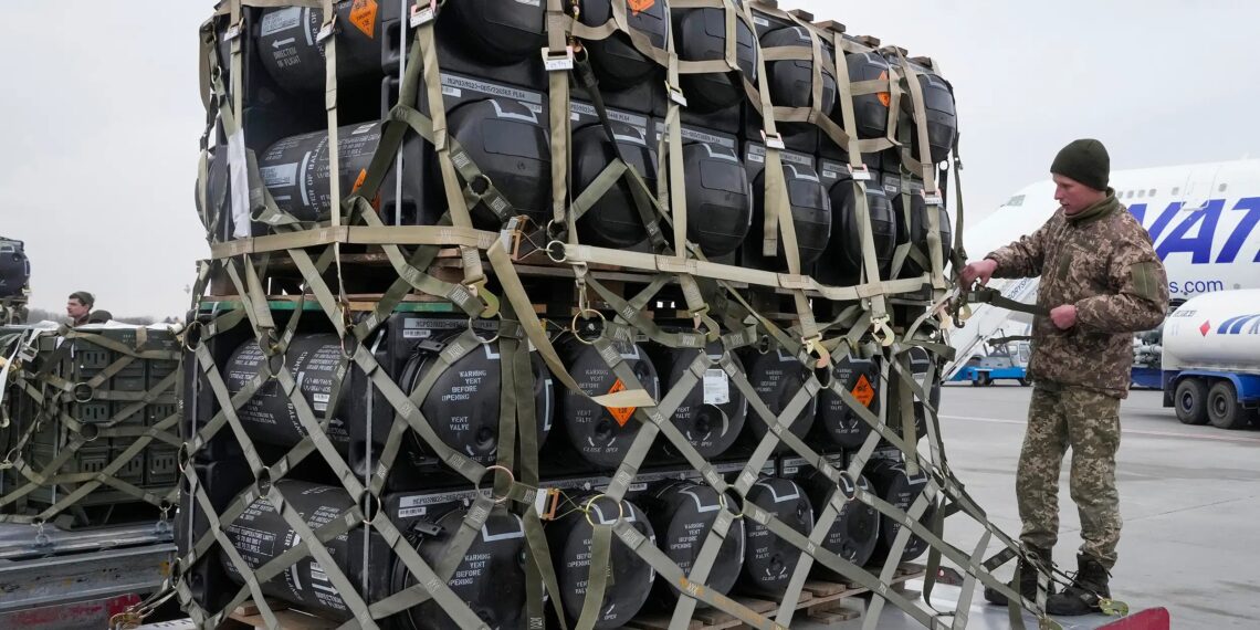 Украина должна научиться самостоятельно платить за поставляемое оружие — Пентагон