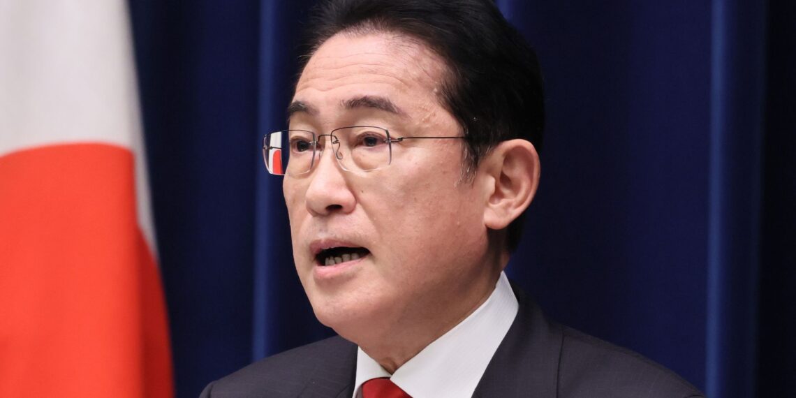 Премьер-министр Японии прибыл в Украину