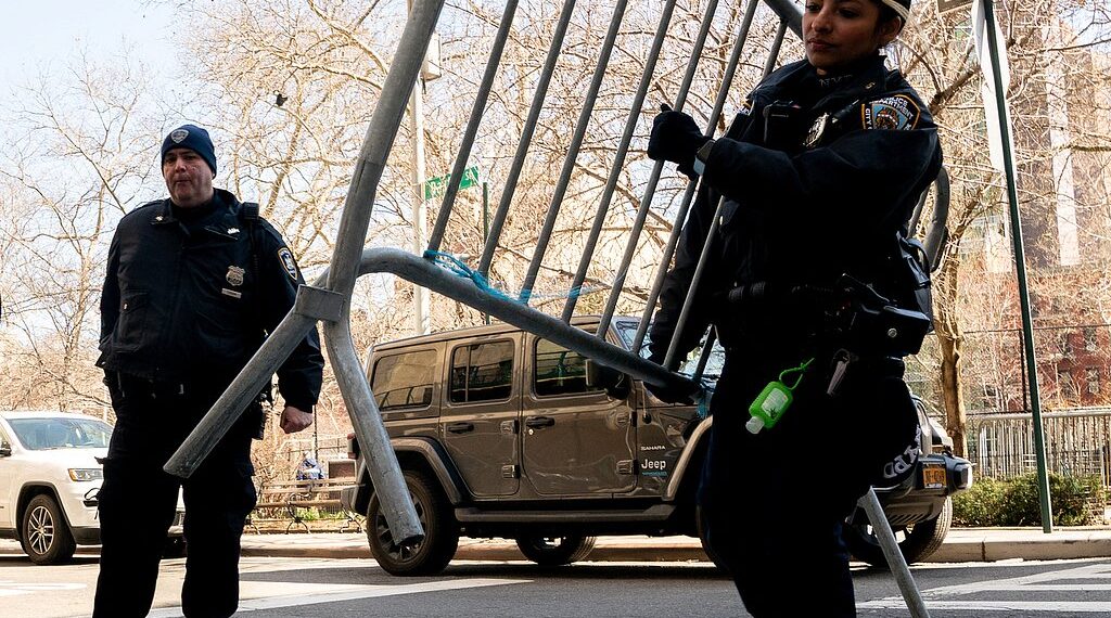 Полиция США начала подготовку к беспорядкам в случае ареста Трампа
