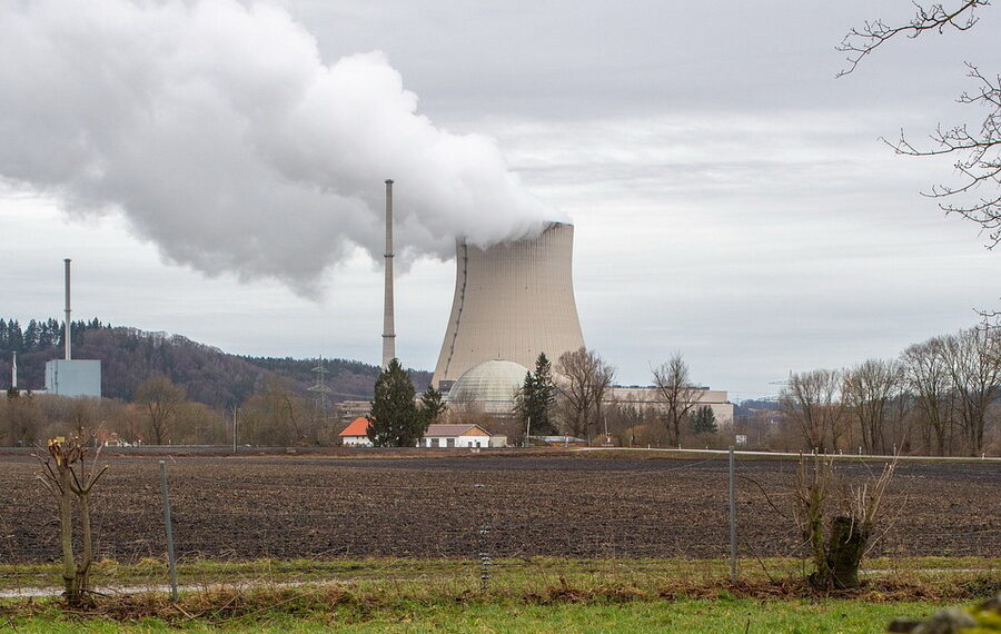 Более половины жителей Германии не поддержали отключение АЭС в стране