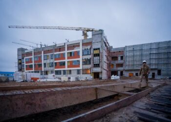 Конфискованные средства казахстанских коррупционеров направят на строительство школ