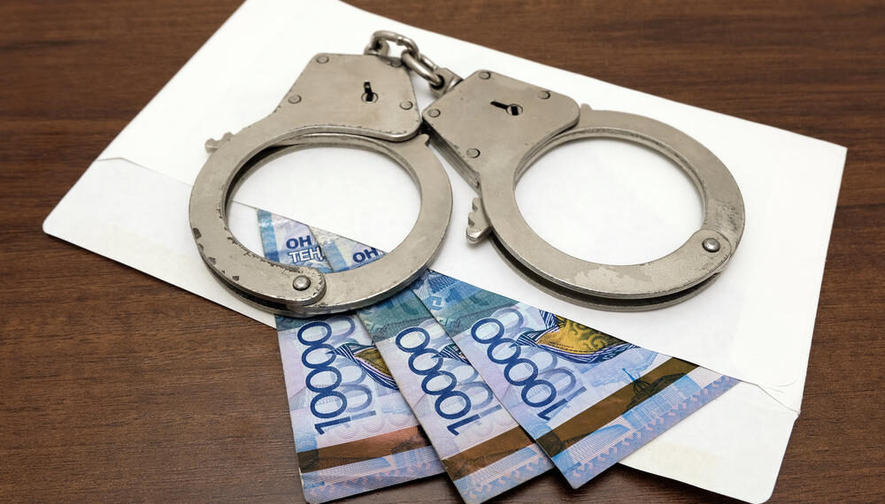 Бывшего подполковника полиции Мангистау признали виновным во взятке