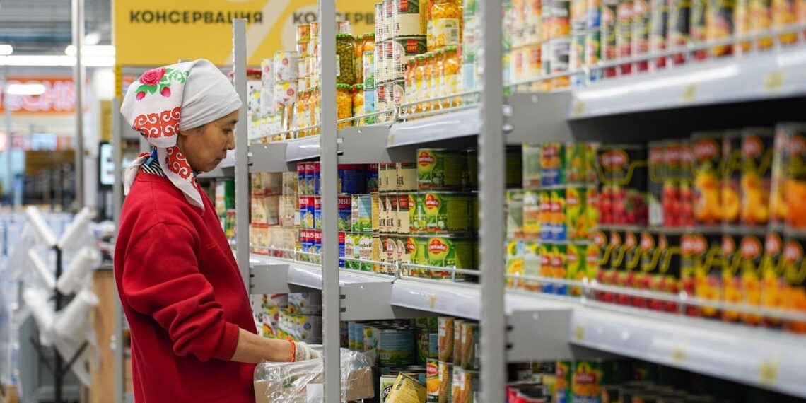 Стоимость социально значимых продуктов в Казахстане немного уменьшилась