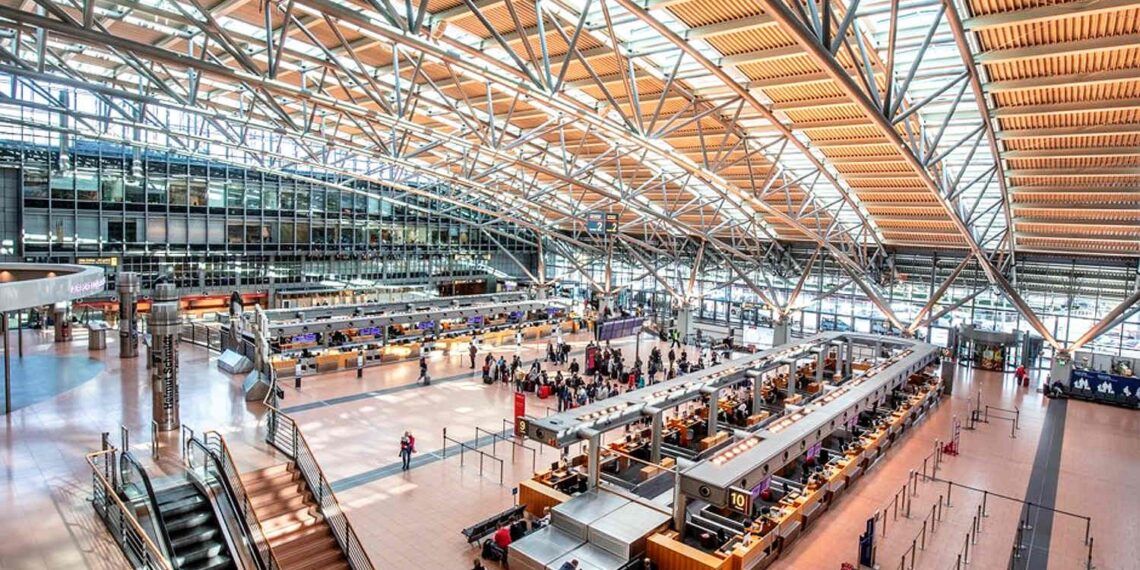 В Германии отменены сотни авиарейсов из-за забастовки рабочих