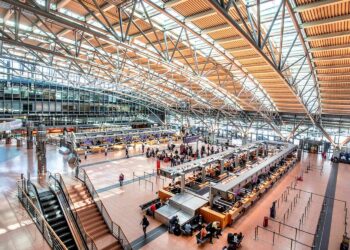 В Германии отменены сотни авиарейсов из-за забастовки рабочих