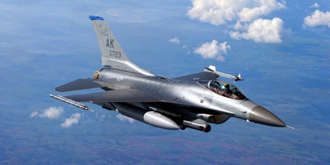 Эстония строит планы по покупке истребителей F-16 для передачи Украине