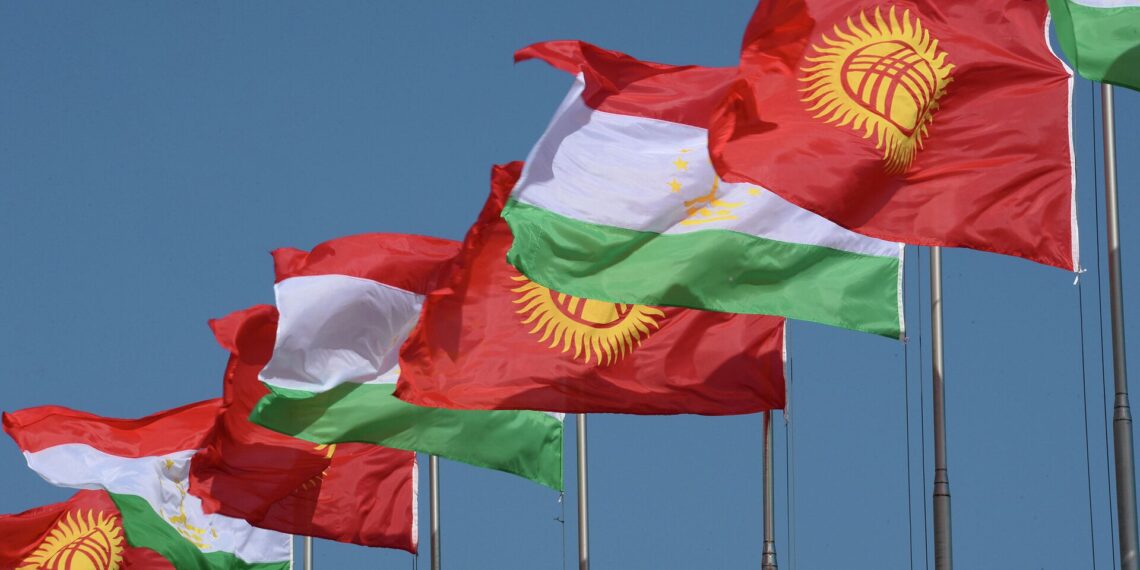 Кыргызстан и Таджикистан провели встречу насчет делимитации границ