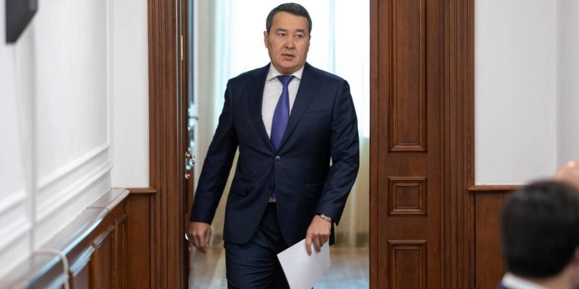 Алихан Смаилов прокомментировал повышение цен на бензин и дизтопливо