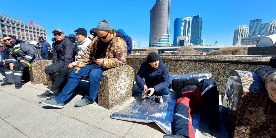 Задержанных рабочих из Жанаозена отправляют в Мангистау