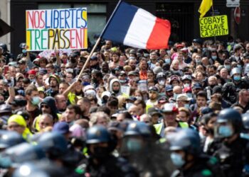 Около 16% производства электроэнергии во Франции нарушено в связи с забастовками