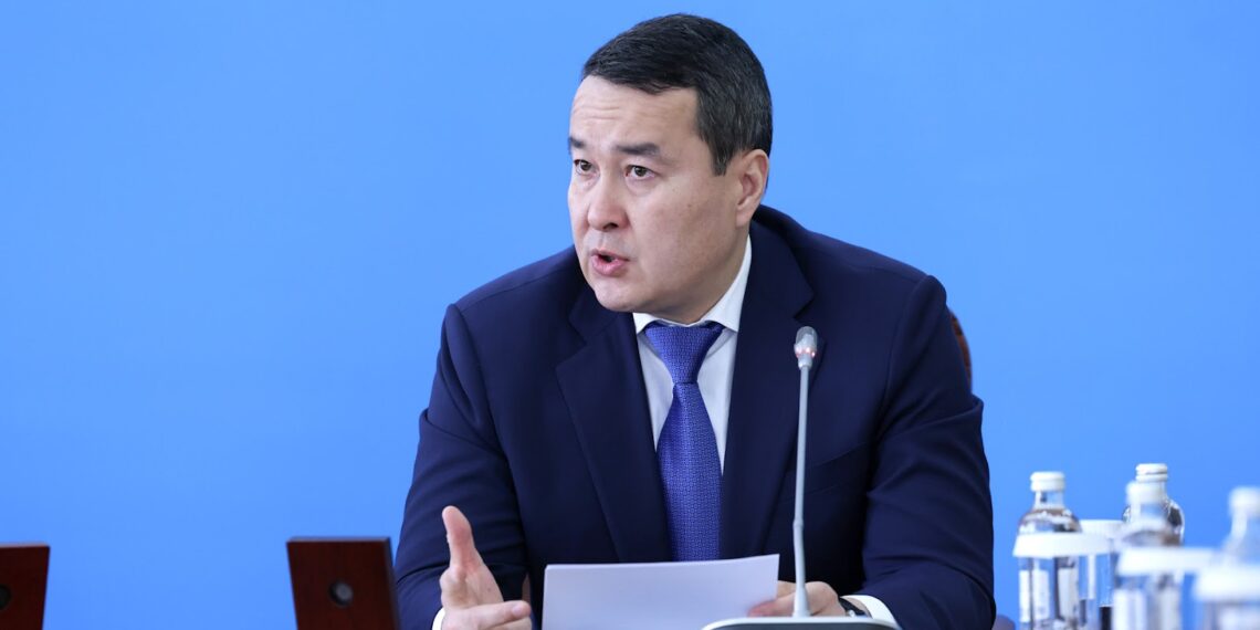 Алихан Смаилов поручил проверить законность продажи нефтегазовой компании