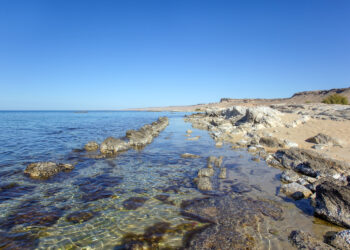 На поверхности Каспия обнаружили масляные пятна