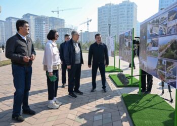 Президент Казахстана поучаствовал в столичном субботнике