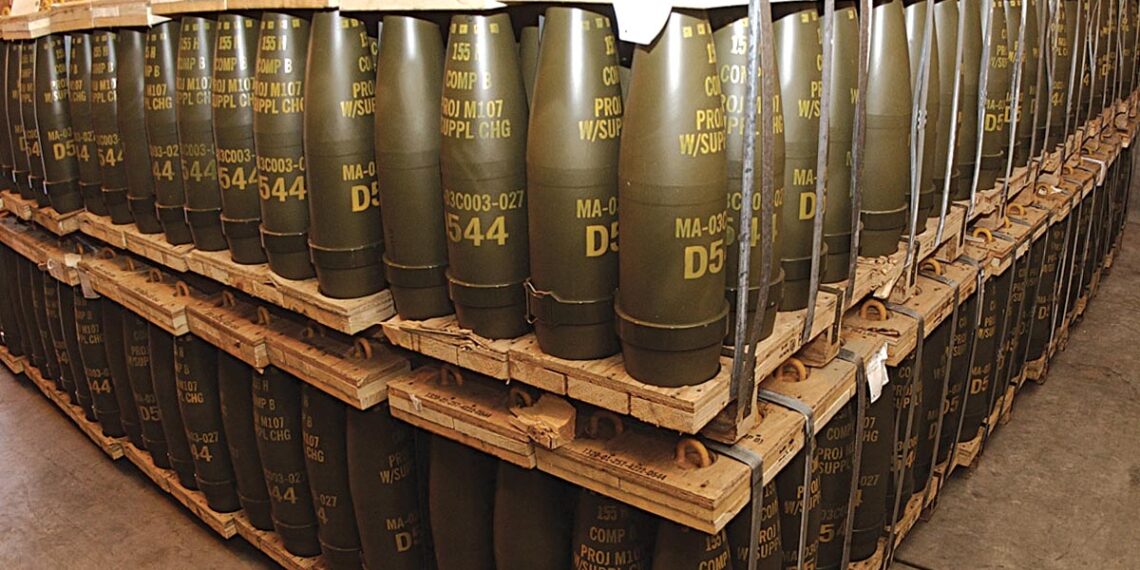 Politico: ЕС не может договориться, у кого покупать боеприпасы для Киева