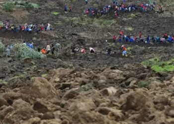 Количество погибших в результате оползня в центре Эквадора превысило 27 человек