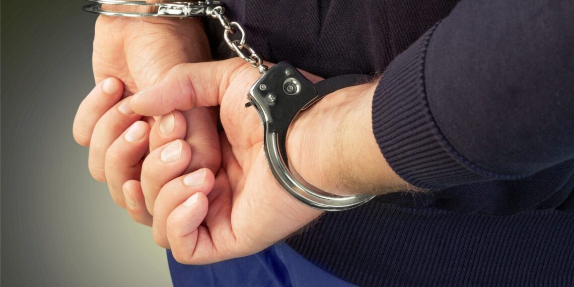 В Атырау задержали вооруженного распространителя запрещенных веществ