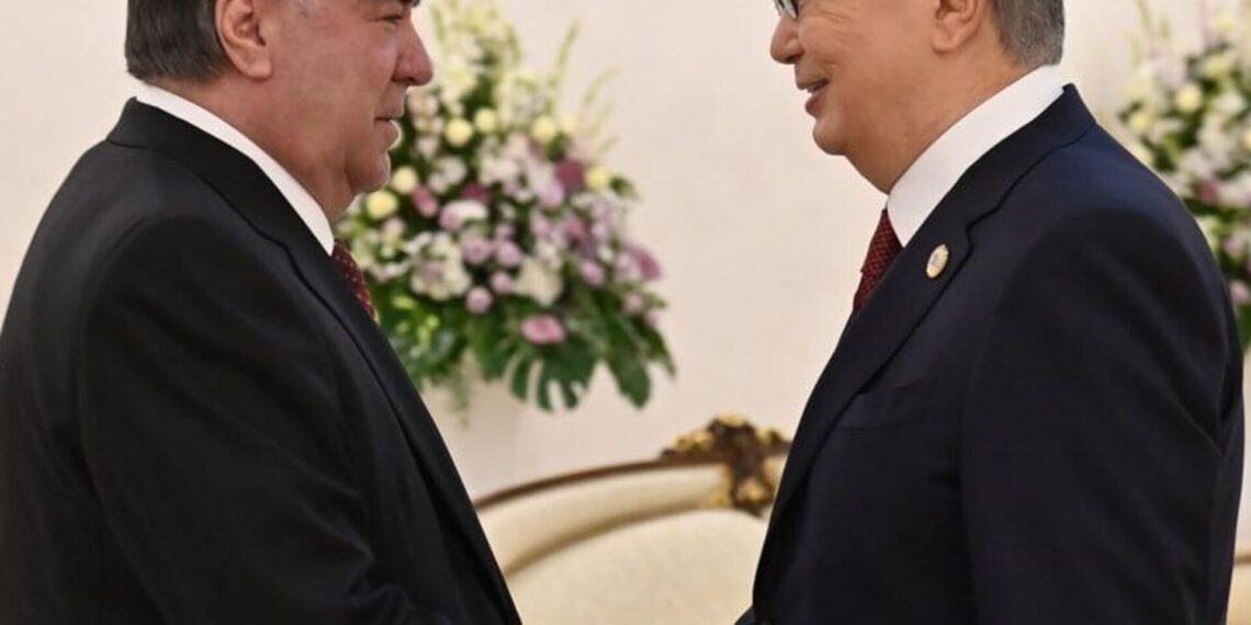 Касым-Жомарт Токаев лично встретил президента Таджикистана в Астане