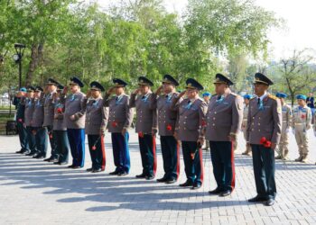 В столице Казахстана военнослужащие ВС почтили память погибших героев