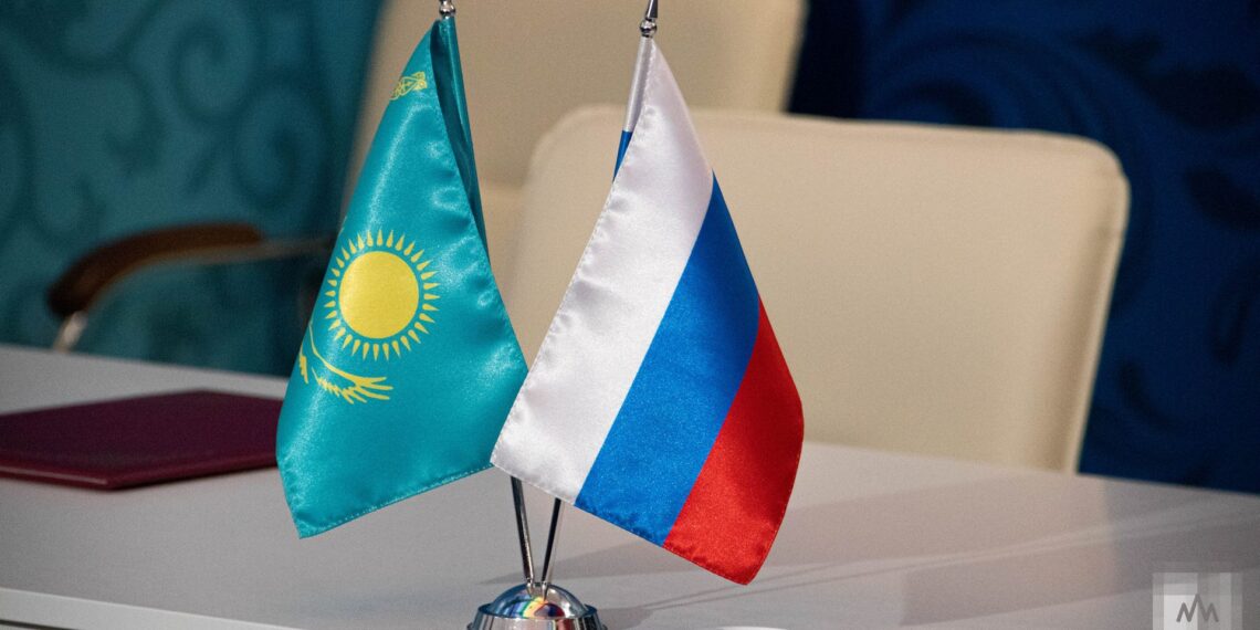 Спикер Мажилиса встретился с послом РФ в Казахстане