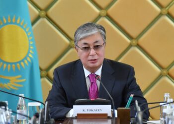 Лидер Казахстана совершит визит в Россию