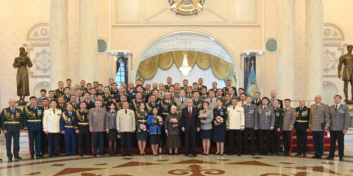 Токаев принял участие в церемонии вручения наград
