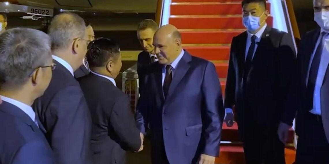 Глава правительства России прибыл в Китай