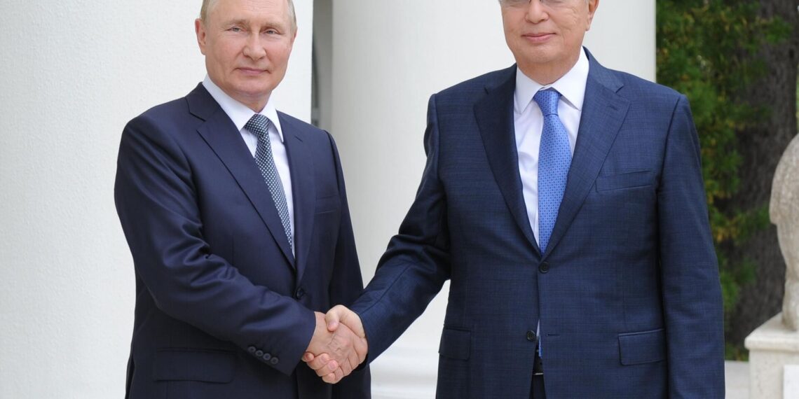 Владимир Путин поздравил Касым-Жомарт Токаева с юбилеем