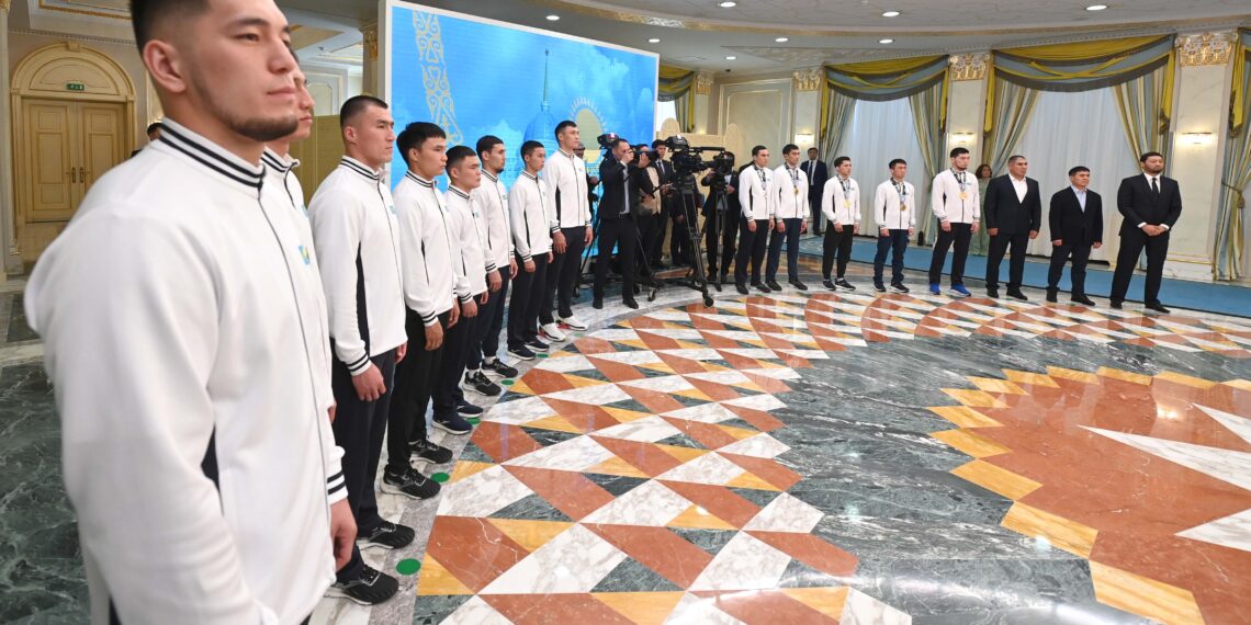 Касым-Жомарт Токаев встретился с победителями чемпионата по боксу