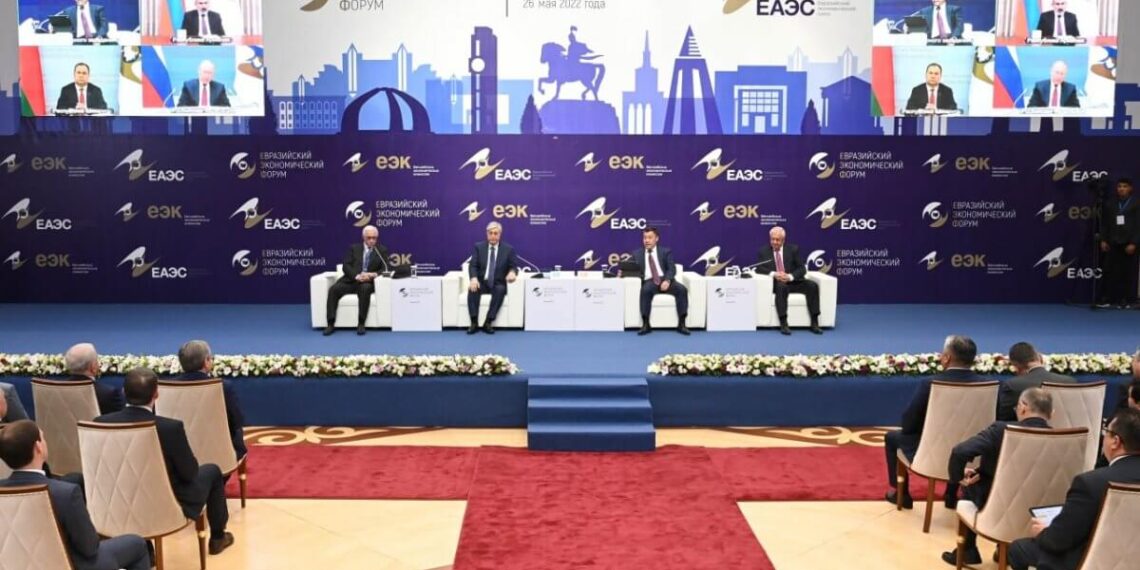 Токаев выступил на Евразийском экономическом форуме
