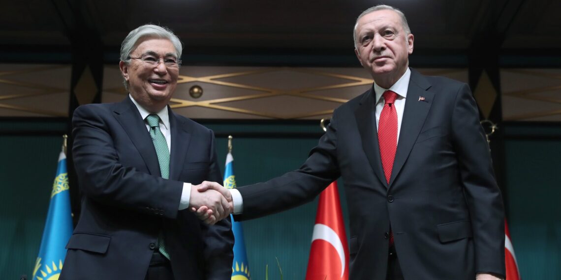 Токаев поздравил Эрдогана с заслуженной победой на выборах