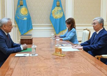 Токаев встретился с председателем Союза писателей