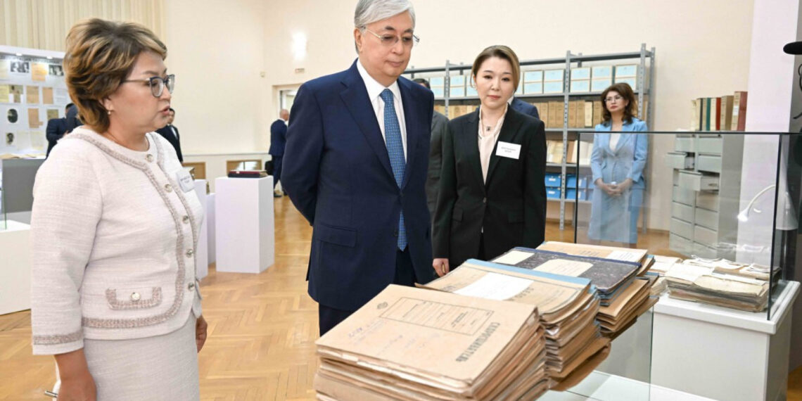 Токаев посетил Центр изучения политических репрессий XX века