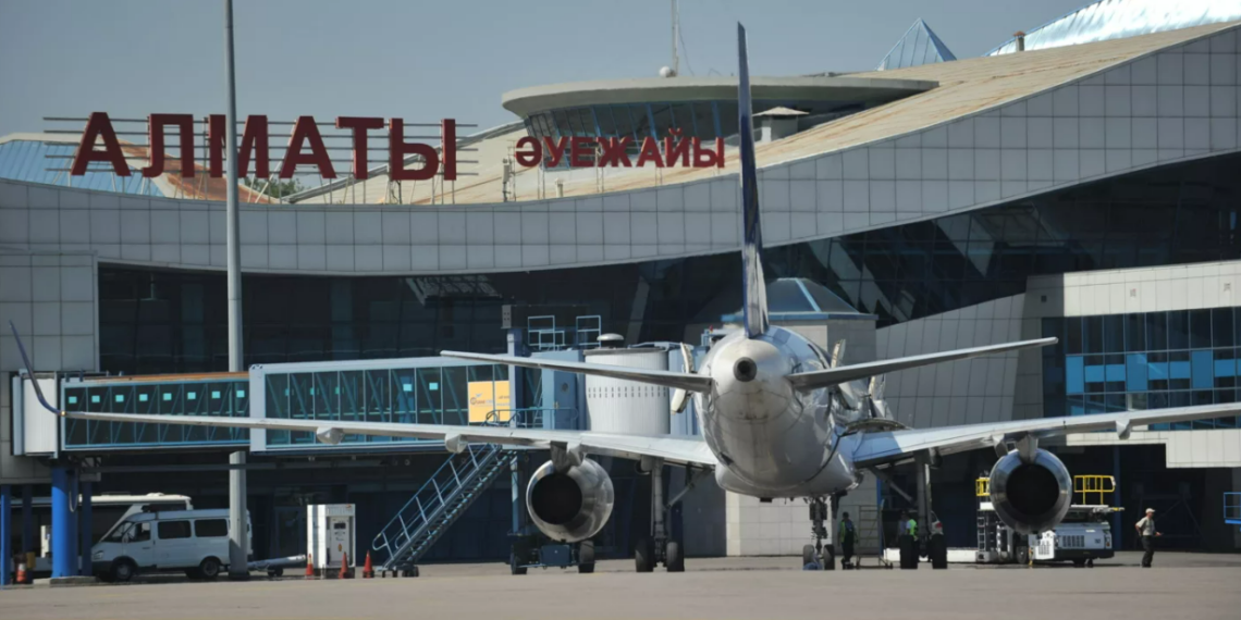 Аэропорт Алматы дал объяснение большому трафику